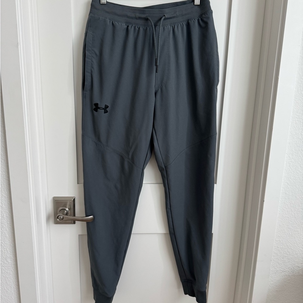 Under Armour Sweatpants with Tapered Fit and Moisture-Wicking Fabric